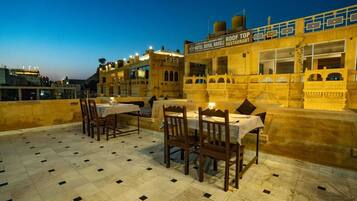 Tempat makan outdoor