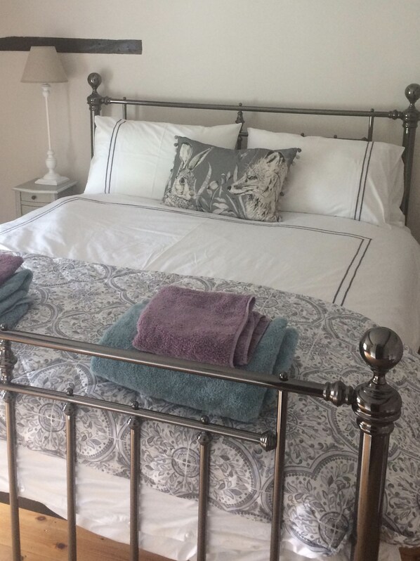 Iron/ironing board, free WiFi, bed sheets