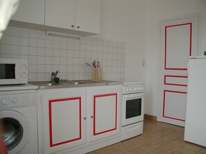 Fridge, microwave