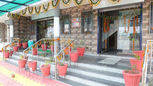 Unclassified image, 1 of 16, button - Hotel shagun (Sirohi)