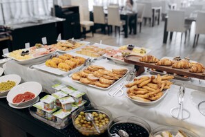 含每日吃到飽早餐