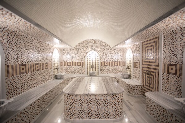 Sauna, bain à remous, hammam, massages