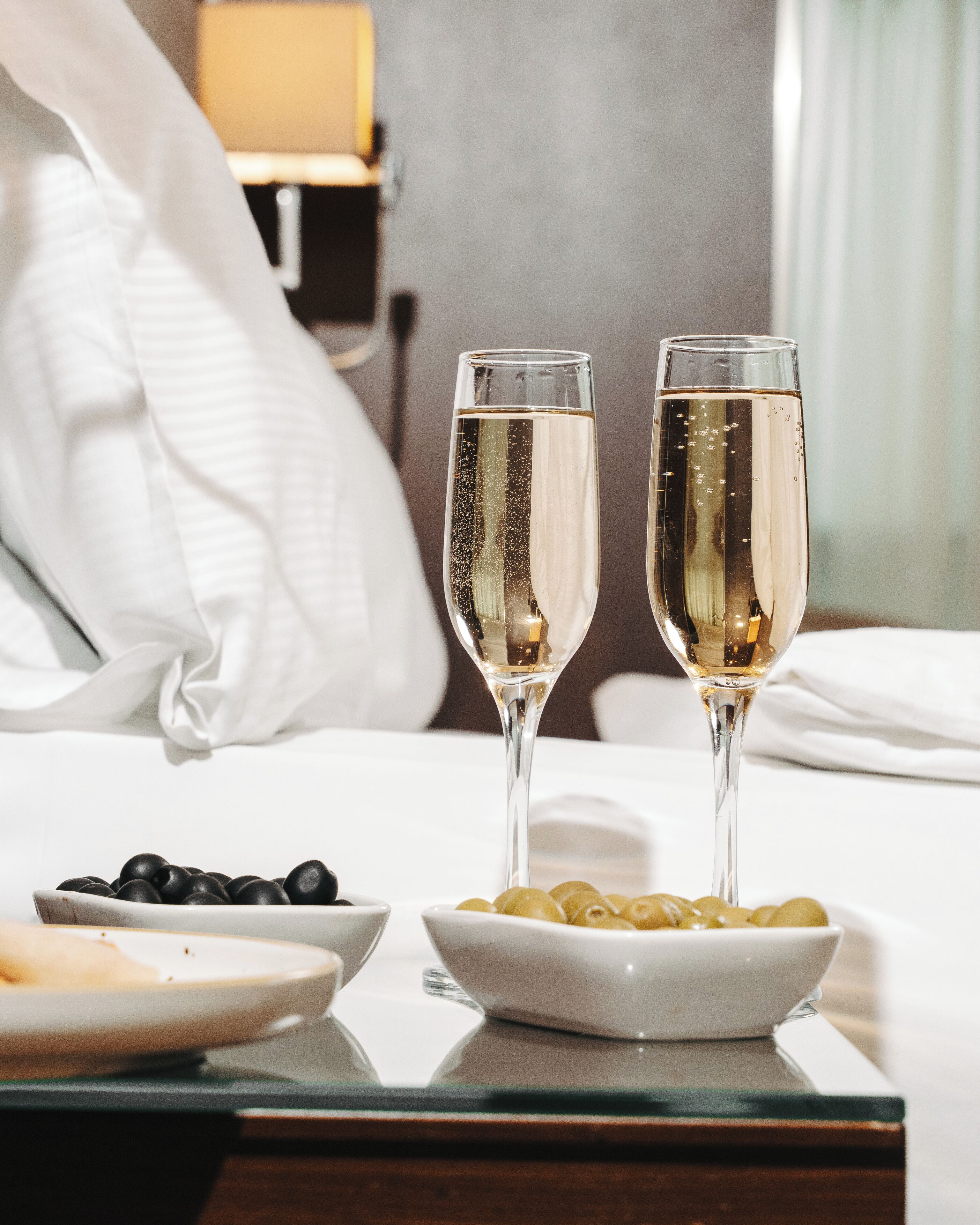 Standard Double Room, 1 King Bed | In-room dining