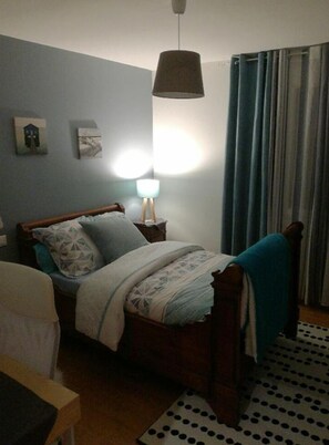 بديكورات فريدة لكل غرفة وطراز فريد لكل وحدة ومكواة/لوح كي