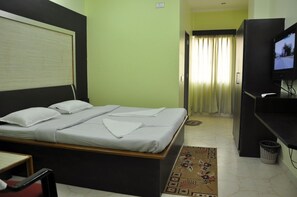 Deluxe Room | In-room safe, soundproofing, rollaway beds, free WiFi - Hotel Barbereek Inn (Shillong)
