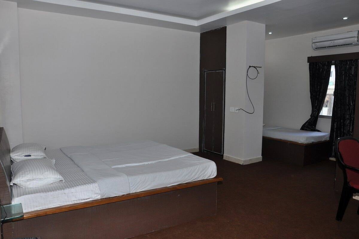 Quarto triplo luxo | Cofres nos quartos, quartos à prova de som