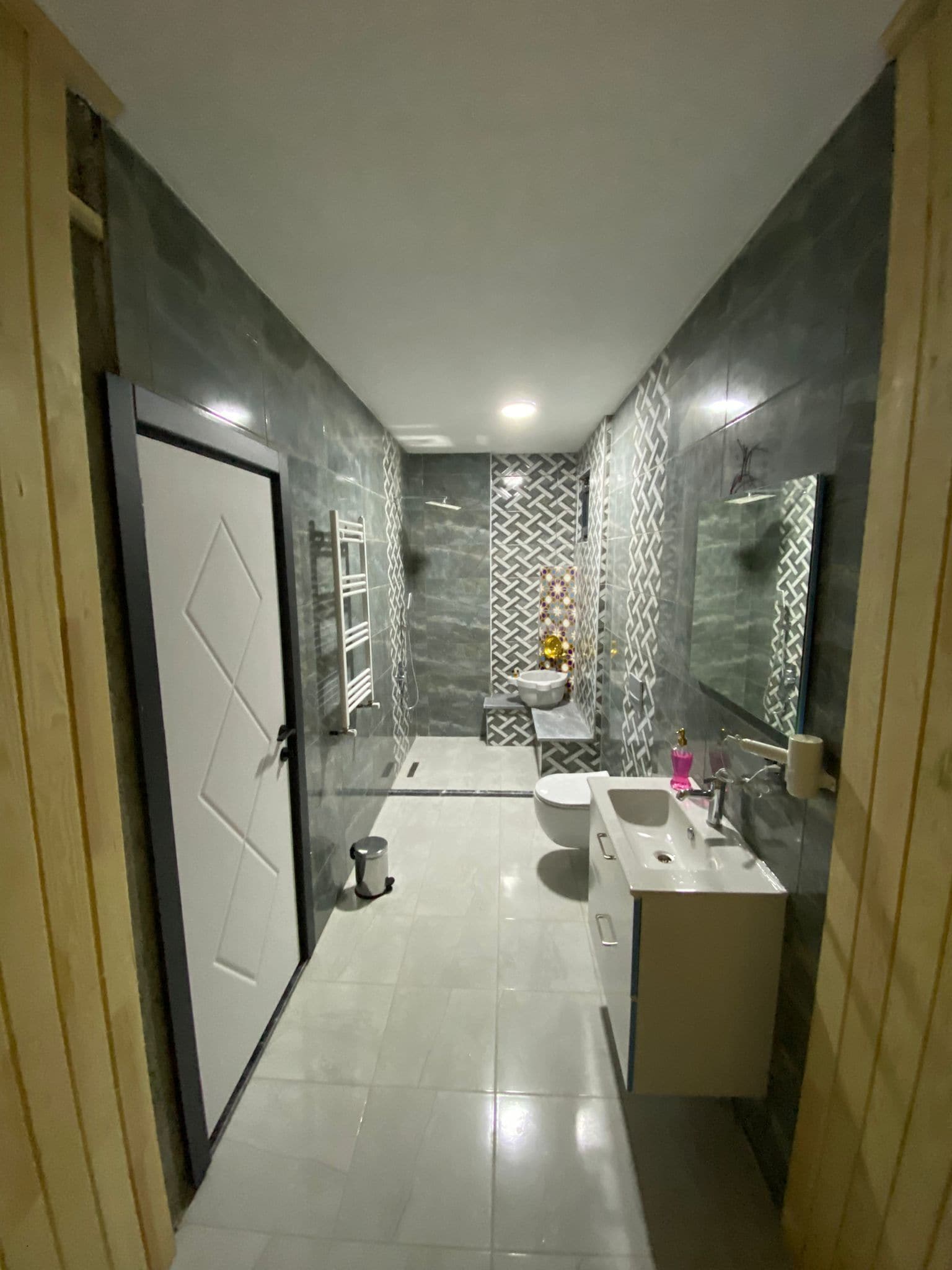 shower, free toiletries, hair dryer, slippers