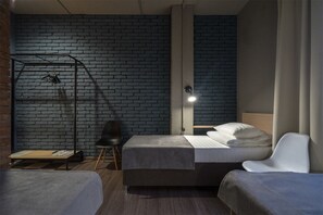 ห้องสแตนดาร์ดทริปเปิล | ตู้นิรภัยในห้องพัก, ผ้าม่านกันแสง, ห้องเก็บเสียง, เตารีด/โต๊ะรีดผ้า