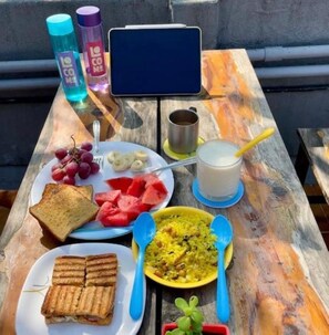 Daily buffet breakfast for a fee
