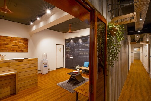 Locomo Hostel OG - Stay Work Eat