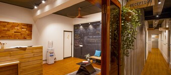 Locomo Hostel OG - Stay Work Eat