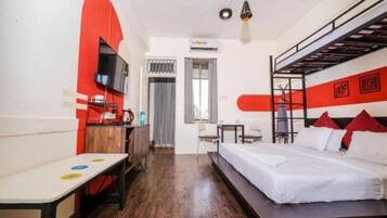 Premium bedding, in-room safe, desk, laptop workspace