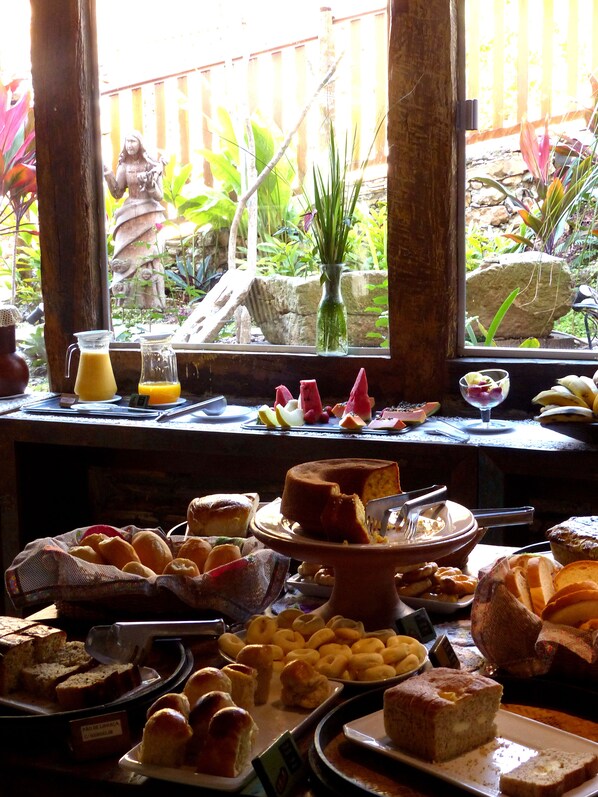 Free daily full breakfast