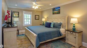 4 slaapkamers, een bureau, een strijkplank/strijkijzer, gratis wifi