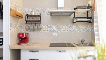 Fridge, microwave, stovetop, coffee/tea maker