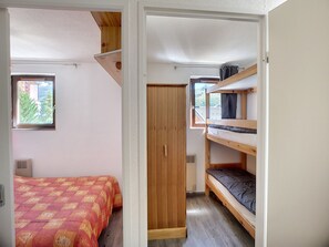 2 bedrooms, WiFi - Les Menuires: 3 rooms, 5 pers, 30m², ski-in/ski-out (Les Menuires)