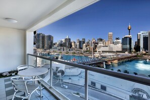 A balcony with a city view, including a bridge and water body. -  Luxury 2 bedroom apartment Sydney, Darling Harbour, ICC and free secure parking (Sydney)