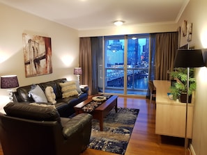 スマートテレビ、ステレオ