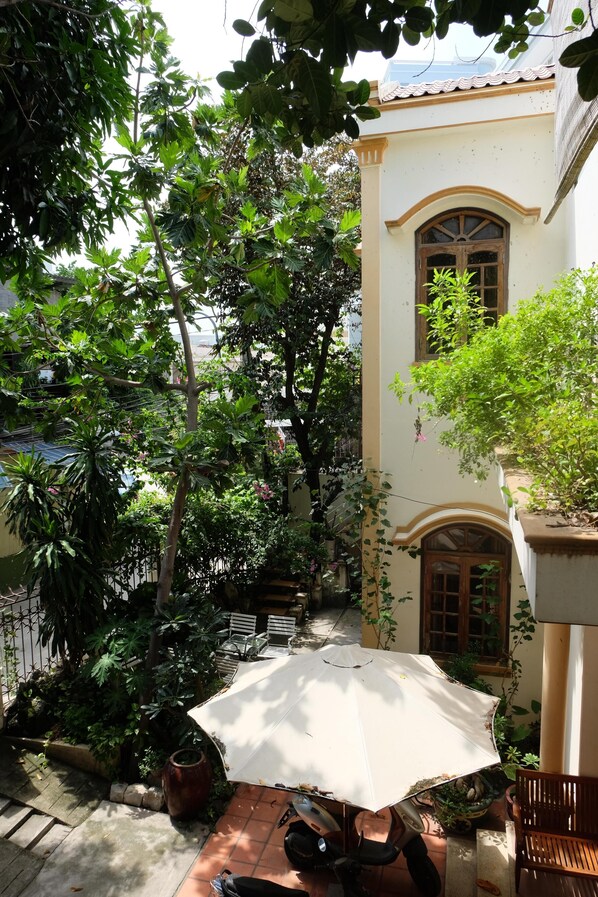 Terrace/patio - Moon house tropical garden 5 minutes to the beach in Nha Trang  (Tp. Nha Trang)