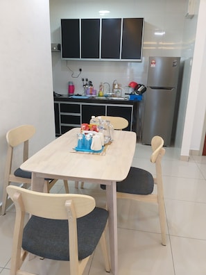 In-room dining - Raffles Suites Homestay (Johor Bahru)