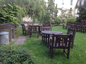 BBQ/picnic Area - Edinburgh City Apartment (Edinburgh)