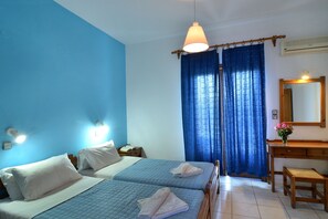 In-room safe, individually decorated, desk, soundproofing - San Antonio Apartments (Platanias)