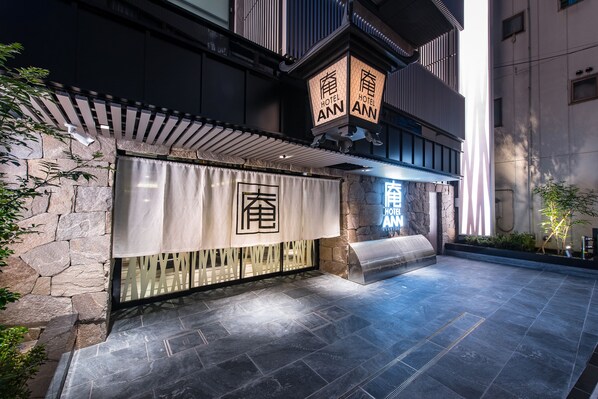 住宿正面 (夜晚)