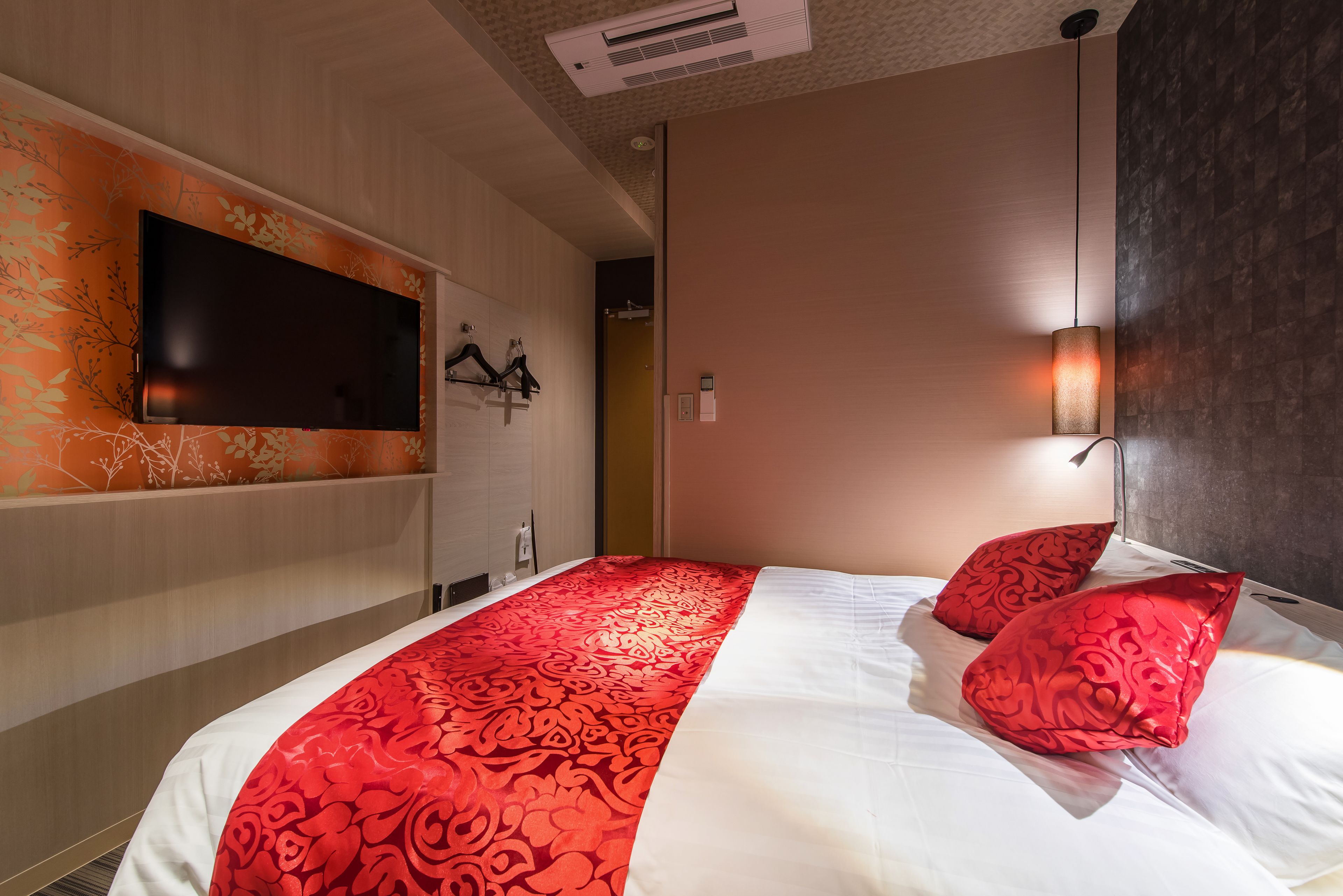 in-room safe, blackout curtains, soundproofing, bed sheets