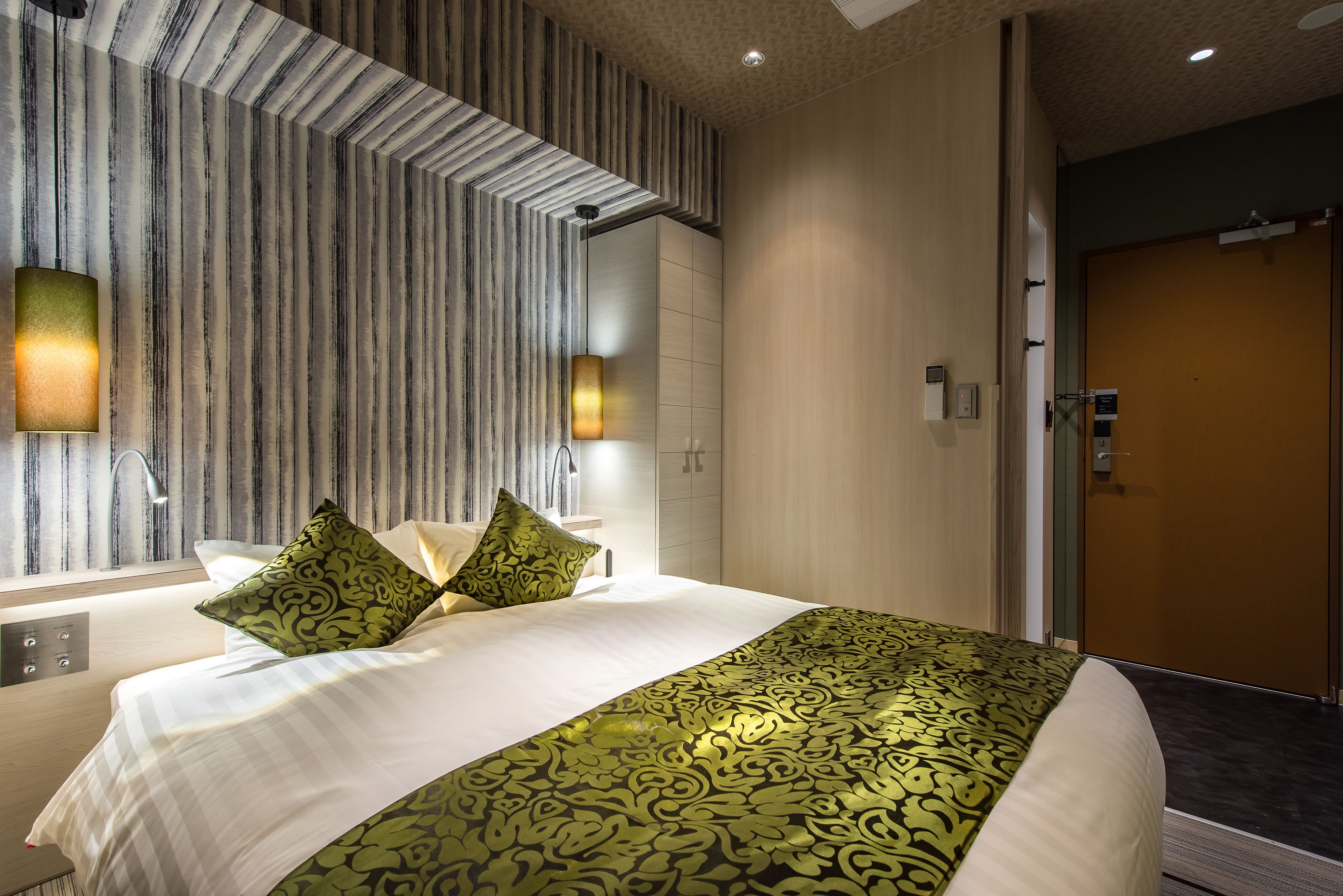 in-room safe, blackout curtains, soundproofing, bed sheets