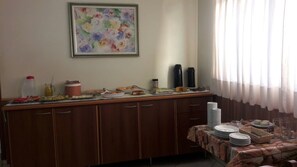 Free daily buffet breakfast