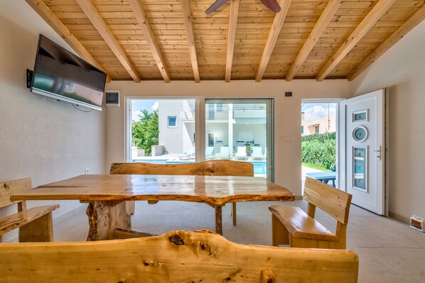 Full-sized fridge, oven, stovetop, dishwasher - Apartments Maestral (Split)