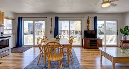 Semi-Oceanfront Beach Cottage II. Access across street to shops and restaurants