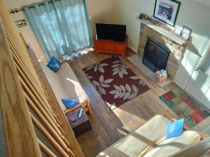 Smart-tv, eldstad, tv-spel och Netflix