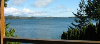 Tofino Water Front Home  Hot Tub, Beach, Private Float