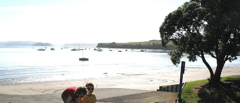 Una playa cerca