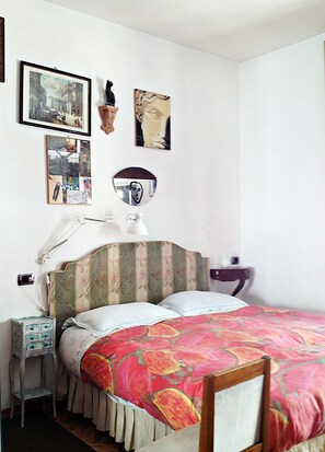 1 bedroom, desk, free WiFi, bed sheets - Just a few minutes from the Cathedral and the most beautiful Monuments in town (Firenze)