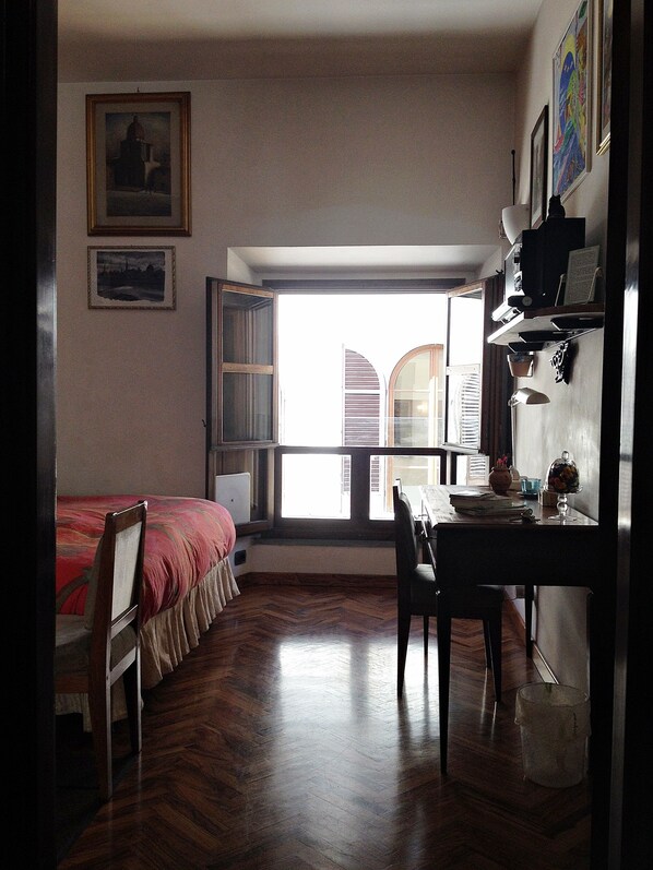 1 chambre, bureau, accès au Wi-Fi (inclus), literie fournie
