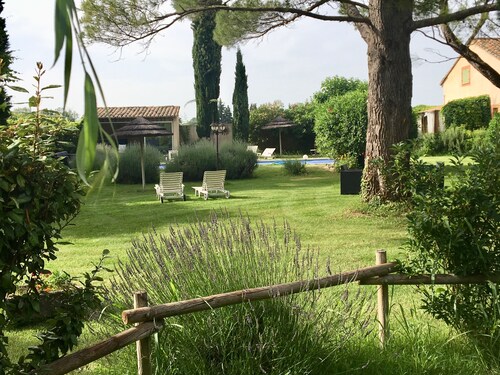 Lovely 2 to 4 person rental, private pool 5000m2, 12km from Avignon