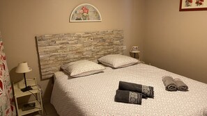 2 bedrooms, in-room safe, iron/ironing board, free WiFi - Lovely 2 to 4 person rental, private pool 5000m2, 12km from Avignon (Saint-Saturnin-Lès-Avignon)