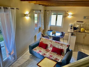 TV, DVD player, table tennis, books - Lovely 2 to 4 person rental, private pool 5000m2, 12km from Avignon (Saint-Saturnin-Lès-Avignon)