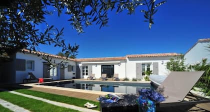 5min walk from the north beach, modern villa with private heated pool