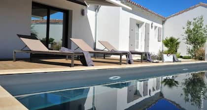 5min walk from the north beach, modern villa with private heated pool