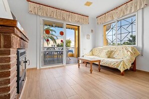 Smart TV, fireplace, DVD player