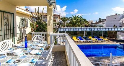 VILLA 200 MTS FROM THE SANDY BEACH + 5 BEDROOMS ( WITH AIR C. ) + PRIVATE POOL