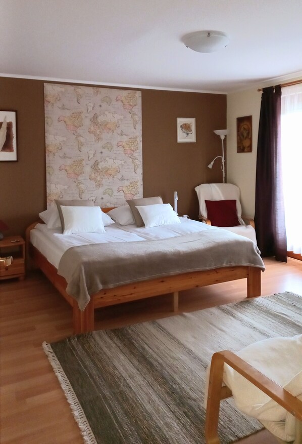 3 chambres, fer et planche à repasser, lit parapluie, Wi-Fi gratuit