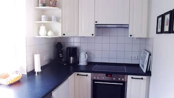 Geladeira, micro-ondas, fogĂŁo, cooktop