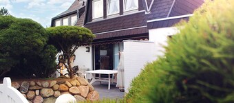 Generous, friendly DHH with terrace and garden in the heart of Westerland