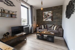 تلفزيون، مشغل دي في دي، كُتُب، مكتبة فيديو