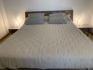 2 chambres, bureau, fer et planche à repasser, Wi-Fi gratuit