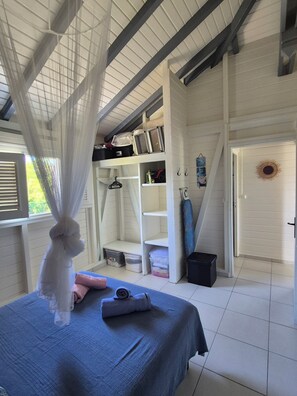 1 chambre, fer et planche à repasser, Wi-Fi gratuit, draps fournis